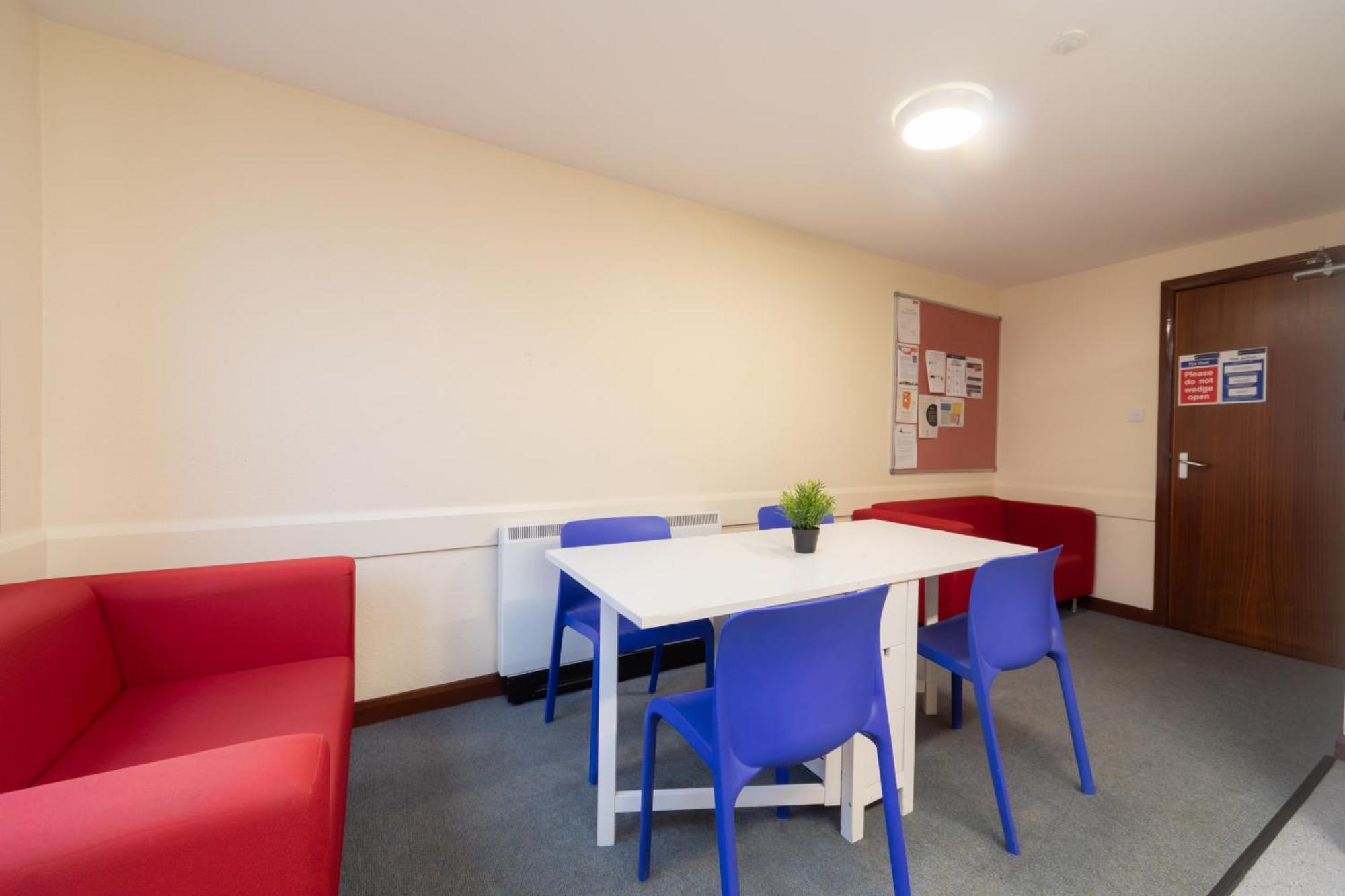 Apartament Joivy Economy 4 And 5 Bed Flats, Close To Old Town And Royal Mile - Adults Only Edynburg Zewnętrze zdjęcie